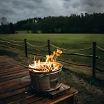 Glamping U Lesa 豪华帐篷