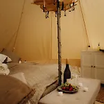 Glamping U Lesa 豪华帐篷