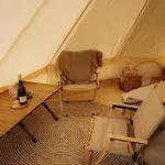 Glamping U Lesa 豪华帐篷 科内日诺河畔里赫诺夫
