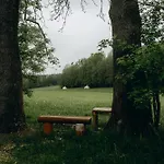 Glamping U Lesa 豪华帐篷