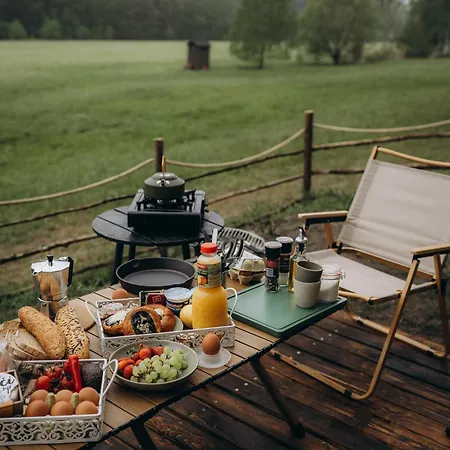 Glamping U Lesa * 리흐노프 나드 크네즈노우
