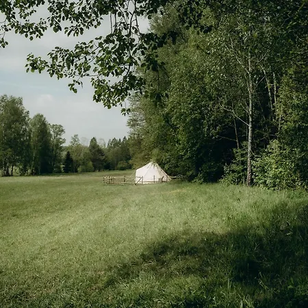 Glamping U Lesa 豪华帐篷 科内日诺河畔里赫诺夫