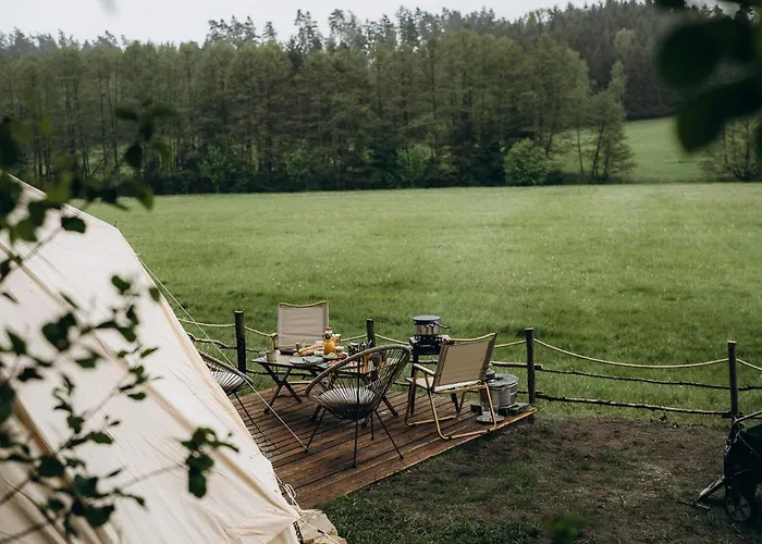 Glamping U Lesa ラグジュアリーテント *