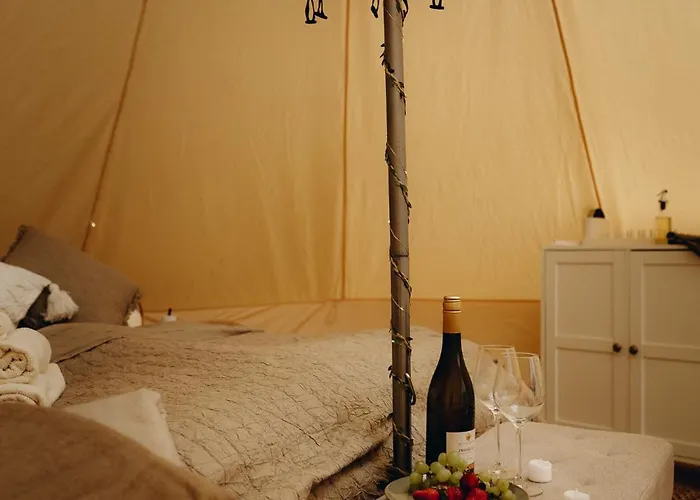 Glamping U Lesa ラグジュアリーテント
