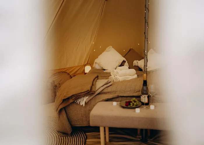 ラグジュアリーテント Glamping U Lesa リフノフ・ナト・クニェジュノウ