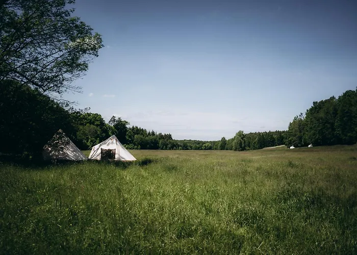 ラグジュアリーテント Glamping U Lesa リフノフ・ナト・クニェジュノウ
