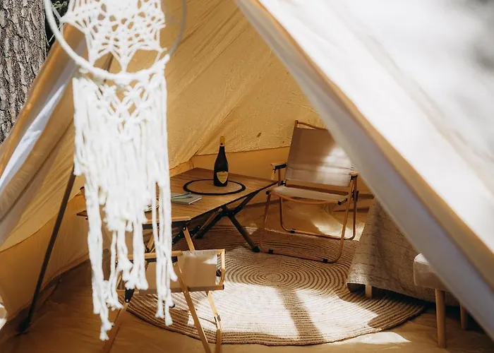 Glamping U Lesa リフノフ・ナト・クニェジュノウ