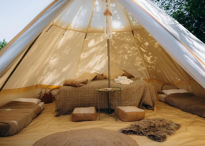 Glamping U Lesa * リフノフ・ナト・クニェジュノウ
